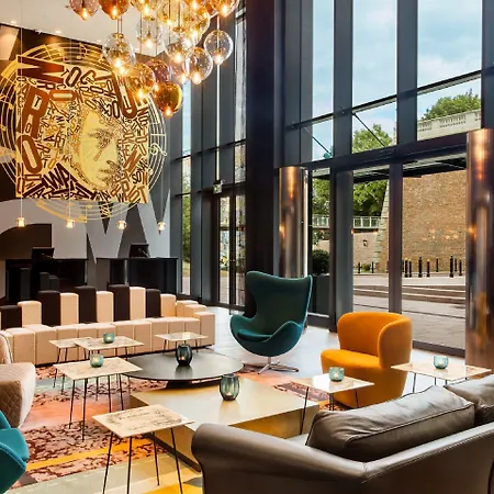 One Warsaw-chopin 2* Varşova